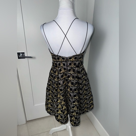 Alice + Olivia Marilla Cocktail Dress/Size 4 - Picture 6 of 10